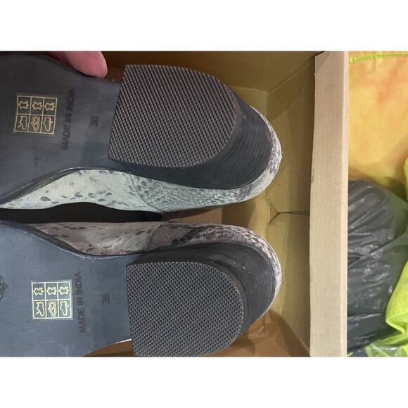 NEW Free People Animal Charm Double V Python Suede Ankle Boots 36 Reg. $158 US 6 - Picture 4 of 5